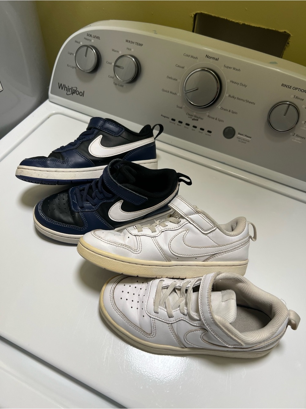 Boy’s Nike Court Borough Low Top Sneakers Size 2